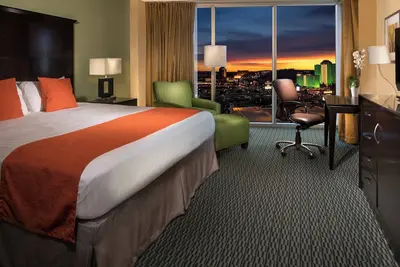 Image de Luxury Guest Room at Aquarius Casino Resort