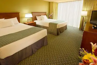 Image de 4 x Luxury Guest Rooms - 2 Queens at Aquarius Casino Resort