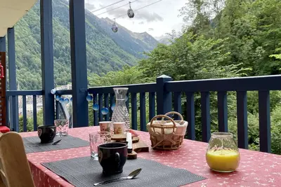 Image de Appartement rénové avec superbe vue, proche de tout, wifi et parking privé