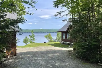 Image de 1er Conn. Lake, d'amarrage sur la propriété, lits king size, grande terrasse, Weber Grill