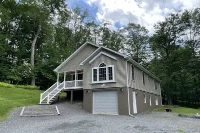 Image de A Perfect Getaway: Hot Tub ~ Pinball ~Game Room ~ Pet Friendly ~ Remote Office