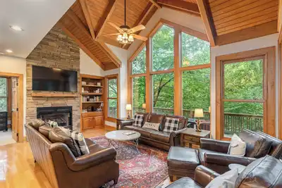 Image de The Tree House at Echota -Updated home with pool access