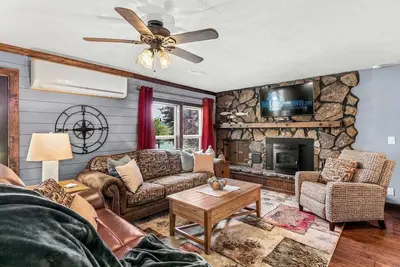 Image de Private Home  Right on the Lake! Bring Your Boat, Pool, and Amazing Views