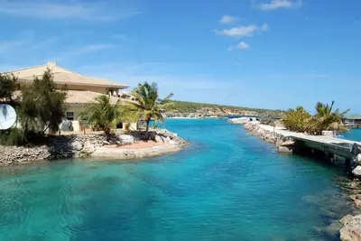 Image de Sunshine Penthouse 4 Br family rental in walking distance to Mambo Beach