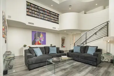 Image de Modern Spacious 2 Master Bedroom Cal King with Loft & Pool Sleeps 6