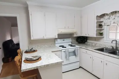 Image de Spacious Home, Conveniently Located