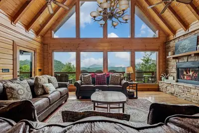 Image de Smoky Mountain Cabin w/ Views and Hot Tub; Close to Nat`l Park, Pigeon Forge & Gatlinburg