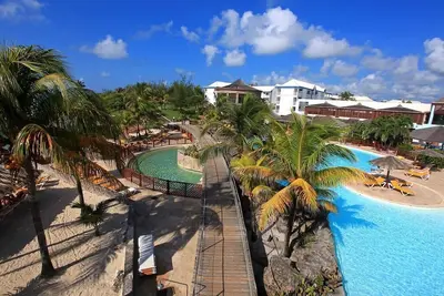 studio avec plage et piscine privative