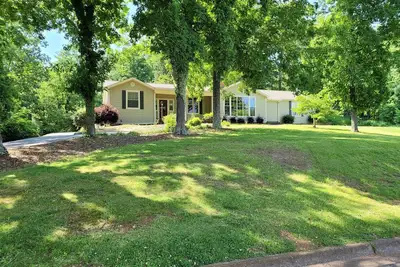 Image de 4. Spacious historic home in Lake Guntersville