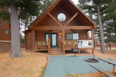 Image de Entertainment Cabin: Great for Gaming, Sporting Events