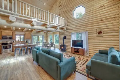 Image de Private Riverside Cabin, Golf Across the Street