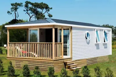 Image de Mobil-home Face Confort 25m² (2 chambres) + Tv + Terrasse intégrée - Arrivée Samedi 4 personnes