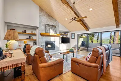 Image de Luxury Modern Mountain Home Oasis, Sleeps 10!