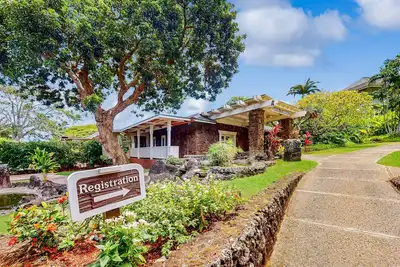 Image de Lovely condo with lanai, pool, hot tub, tennis & gym - walk to Kiahuna Beach
