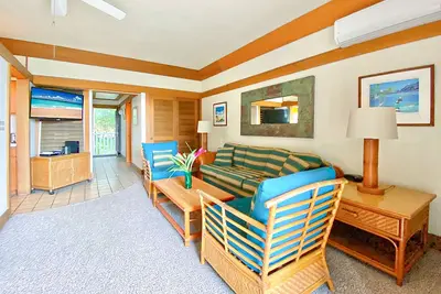 Image de Minutes to Kiahuna Beach - 2nd-floor condo with lanai, pool & hot tub