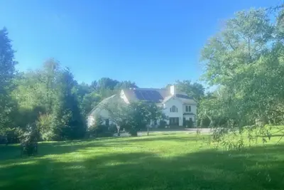 Image de Beautiful 2br Walkout Fenced & Gated Villa, Onsite parking, Pet friendly-2+acres