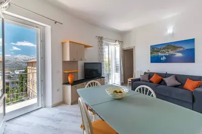 Image de Appartement Castula avec vue sur les montagnes, balcon, climatisation et Wifi.
