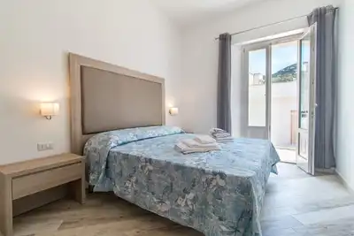 Image de Appartement Blu avec vue sur la montagne, balcon, climatisation et Wifi.