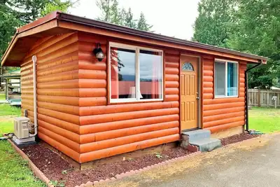 Image de Lake Nahwatzel Resort, Cabin #2, Shared Dock just steps away! Now with Wifi!