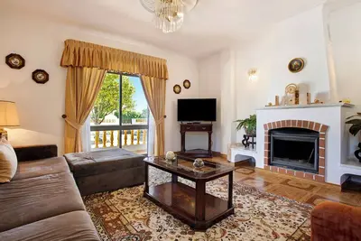 Image de Maison de vacances Vivenda Ribeiro A, avec vue sur les montagnes, cheminée, Wifi, jardin, terrasse.