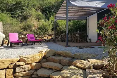 Image de Gîte pour 2 personnes climatisation avec piscine.