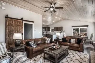 Image de Sierra Sky- 4 king bedrooms, amazing views