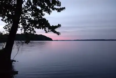 Image de Hidden Lakeside Retreat on Kentucky Lake☼Kayaks, Rec Room, Fire Pit Wifi Wfh