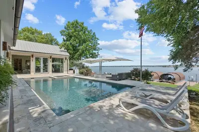 Image de Luxurious Waterfront Estate - The Perfect Vacation Home - 3 night minimum