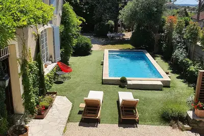 Image de Grande Maison de vigneron avec vue sur jardin et piscine