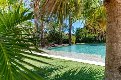 Image de Grande Bastide de charme- piscine privée- Clim- Wifi-1. 2 km de St Tropez-Vue Mer
