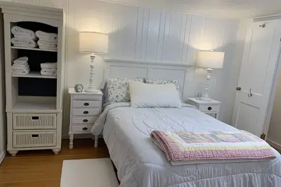 Image de Cottage Living in a Lower Level Apt