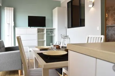 Image de Appartement 2 pièces rénové, climatisé, avec balcon et parking privé - 4 couchages, Gruissan