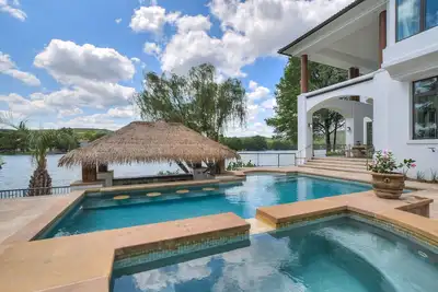 Image de Summer Flash Sale* | Above Casa Paradiso I Lake Austin I Pool&Spa I Game Room