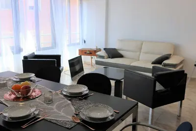 Your central and comfortable 100 sqm flat in Valencia City. 10 Gigabit internet