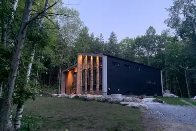 Image de Mccracken’S Mid Century Modern Luxury Cottage