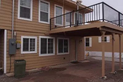Image de Dreamcatcher 2-story Colonial Home. Pet Friendly! \n1 mile from downtown hot tubs