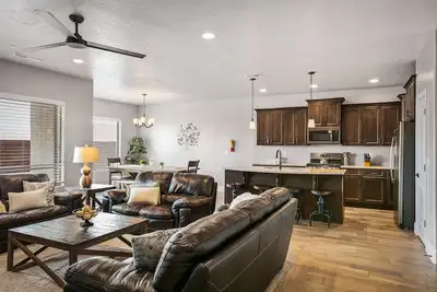 Image de Best of Zion Modern Getaway | Pool+Spa | 20 Guest