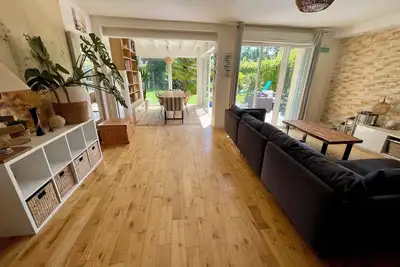 Image de Maison familiale avec jardin entretenu et paisible et 2 beaux chênes centenaires