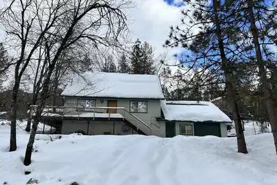 Image de Sugar Pine Chalet near Yosemite, Bass Lake Pet Friendly!