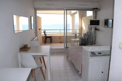 Studio Terrasse, Piscine et parking privé - Vue mer et port
