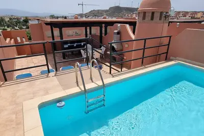 Image de Penthouse K avec piscine privée sur solarium, vue mer, 50mètres de la plage, Wifi