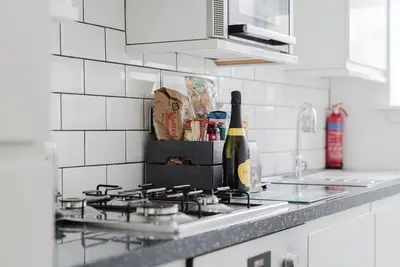 Image de Beach Way, stylish apartment close to the beach