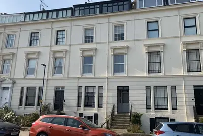 Image de Seawards is a 2 Bedroomed Appt overlooking The Crescent Bandstand and Seafront