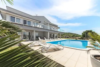 Image de Bel appartement à Banjole avec WiFi