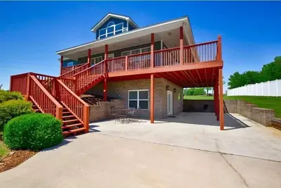 Image de Gorgeous Lake Home at Wheeler Reservoir Athens Al