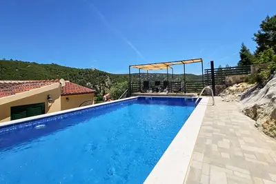 Image de Maison confortable de 3 chambres à.