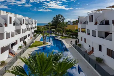 Image de Penthouse  à 80 mètres de la plage, solarium et Wifi