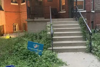 Image de Large Executive Historic Row house in Historic Pullman