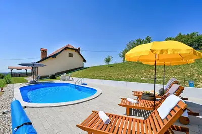 Image de Maison confortable Ă Slavetic avec.