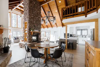 Image de Luxury Cabin, Game Room, Firepit, Deck w/Mtn View, Trailer Parking & Family Time